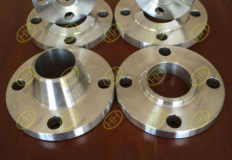 Difference between butt welding flanges with neck and plain welding flanges with neck