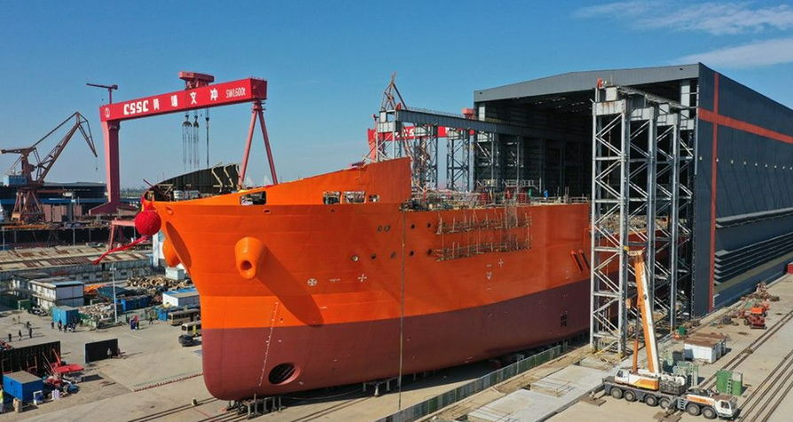 The main hull of the first ultra deep water scientific research drilling ship is connected